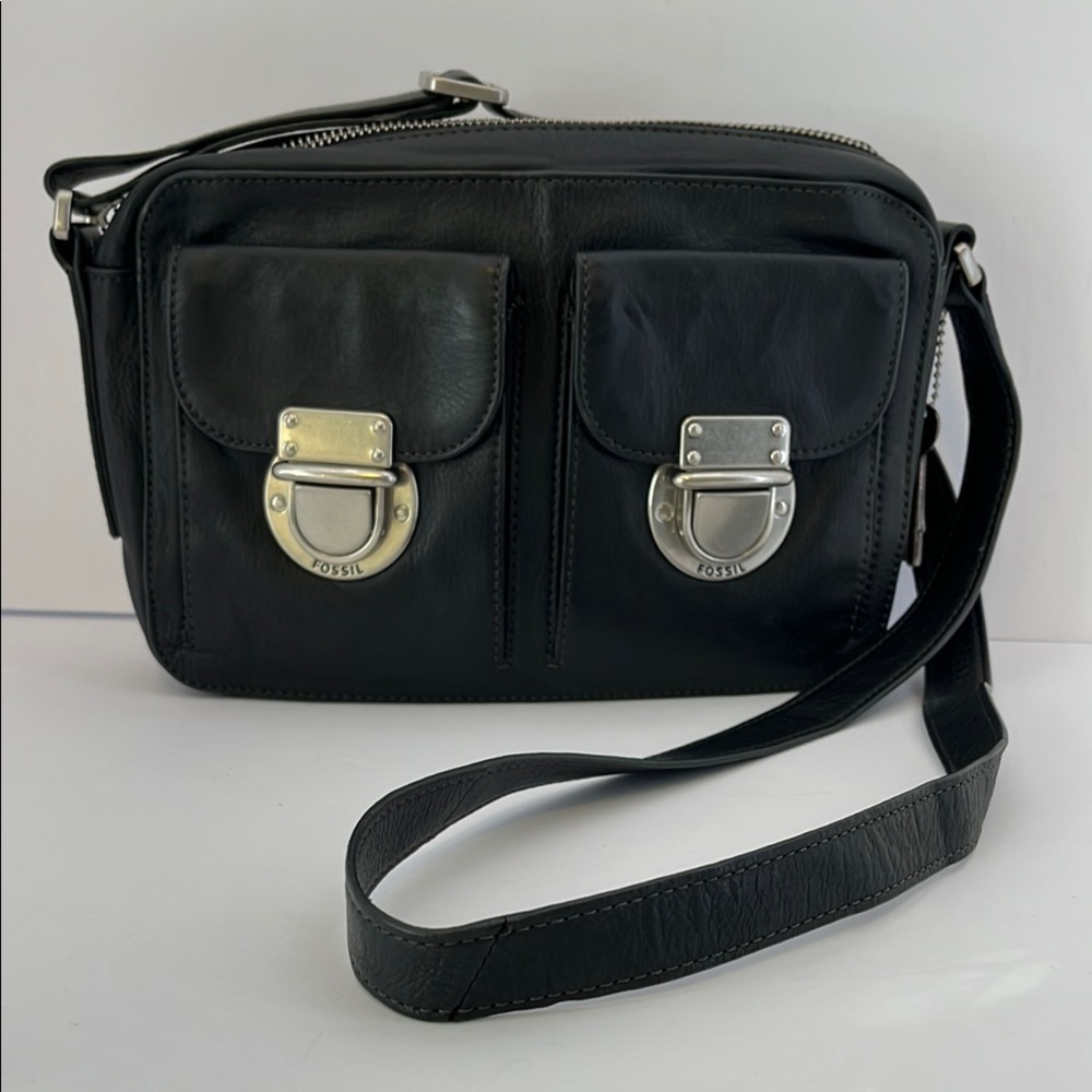Fossil Riley Black Leather & Silver Trim Zip Close Women’s Crossbody Bag Purse